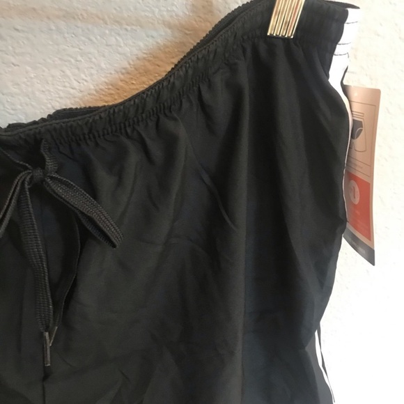 Champion women’s exercise shorts - Picture 4 of 4